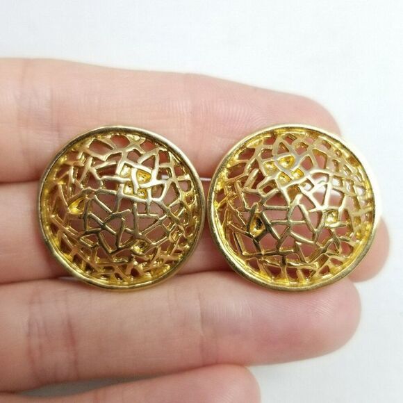 Vintage Gold Tone Stud Earrings Dome Shape Filigree Design, 80s 90s Style - Picture 1 of 6